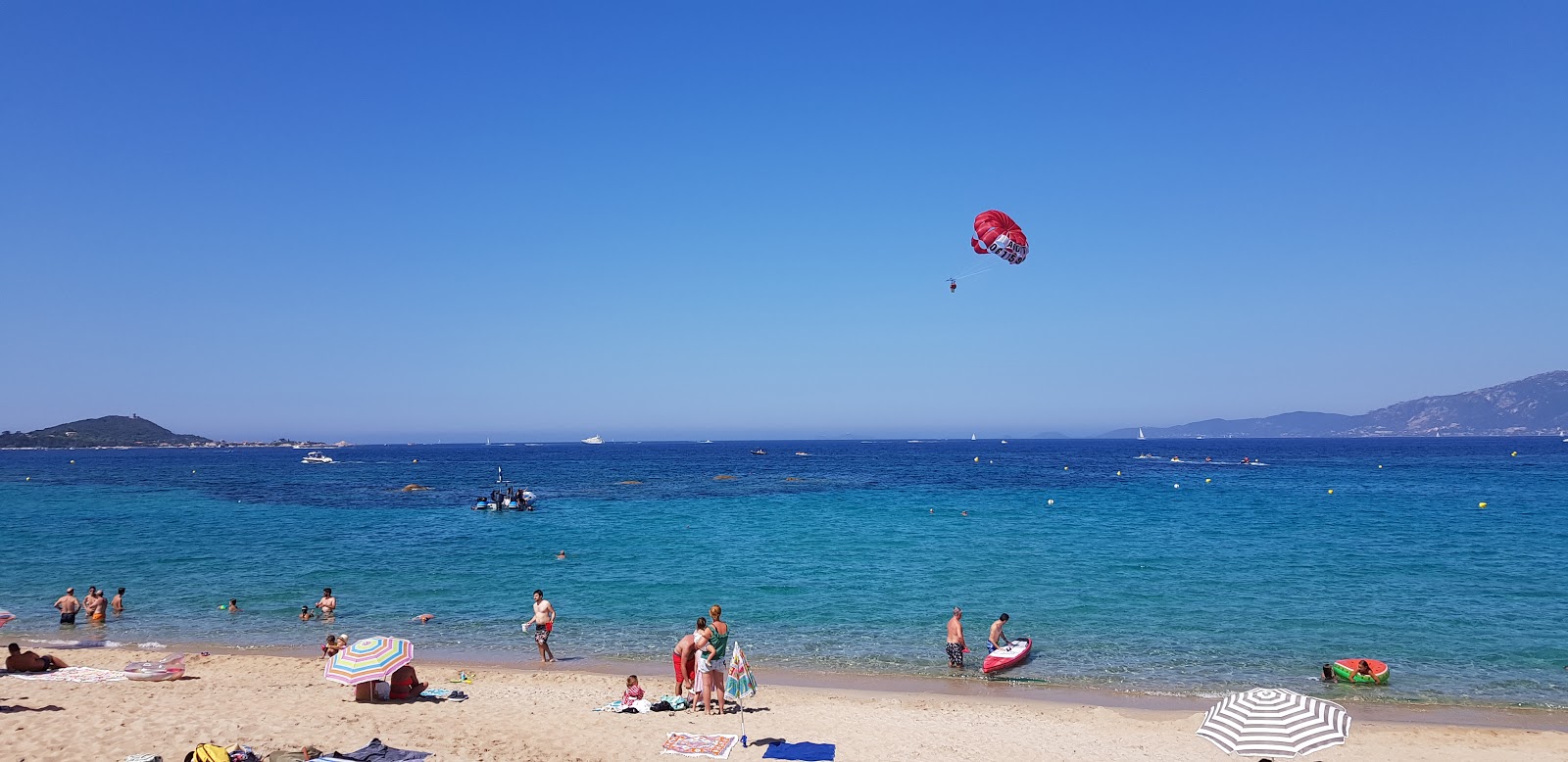 Foto de Agosta beach y el asentamiento