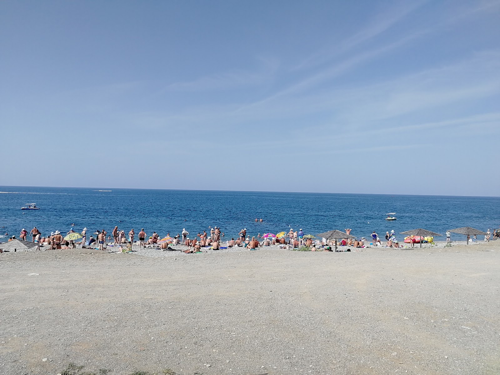 Foto di Gagra beach con baia lunga