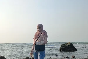 Pantai pengkolan image