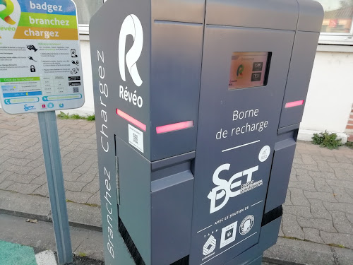 Borne de recharge de véhicules électriques RÉVÉO Charging Station Marssac-sur-Tarn