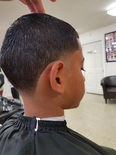 Barber Shop «DCB Barber Shop - Barber Shop Hispano», reviews and photos, 1545 E Olive Rd, Pensacola, FL 32514, USA