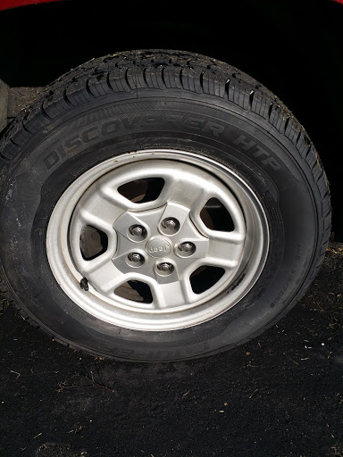 Tire Shop «Discount Tire Store - Elgin, IL», reviews and photos, 875 S Randall Rd, Elgin, IL 60123, USA