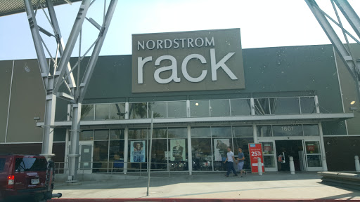 Department Store «Nordstrom Rack Burbank Empire Center», reviews and photos, 1601 N Victory Pl, Burbank, CA 91502, USA