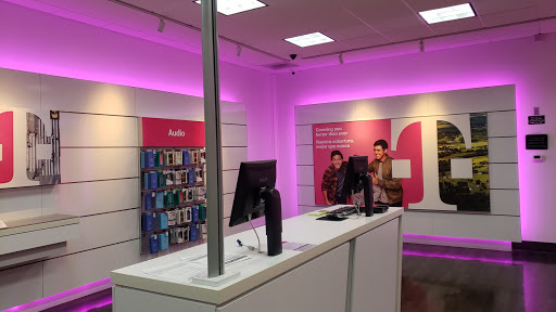 Cell Phone Store «T-Mobile», reviews and photos, 4680 W Broad St, Columbus, OH 43228, USA