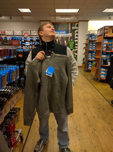 Sportswear Store «Columbia Sportswear Outlet», reviews and photos, 3 Monroe Pkwy, Lake Oswego, OR 97035, USA