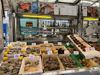 Atmosphère du Restaurant de fruits de mer Pierrot Coquillages Kiosque, Restaurant, Livraison de fruits de mer & Poissons à Marseille - n°13