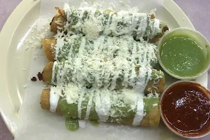 Pachucos Taqueria image