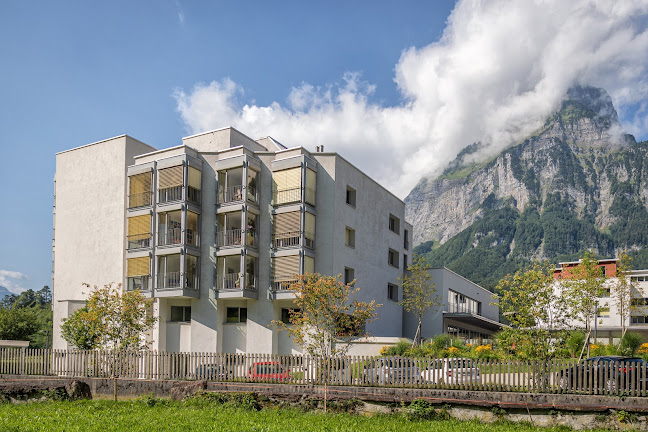 Rezensionen über Alters- und Pflegeheime Glarus Alterszentrum Bühli in Glarus Nord - Pflegeheim