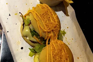 ارت برقر Art Burger image