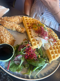 Chicken and Waffles du Wonderland brunchy/Restaurant Brunch à Paris - n°10