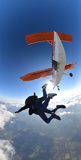 Skydiving Center «Cleveland Skydiving Center», reviews and photos, 15199 Grove Rd, Garrettsville, OH 44231, USA