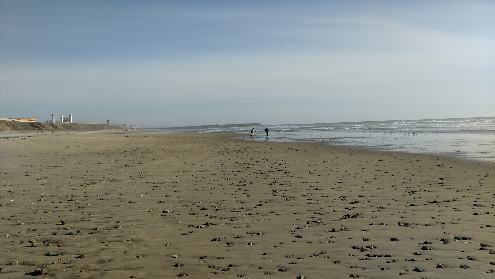 Zdjęcie Playa Del Rosarito z powierzchnią brązowy piasek
