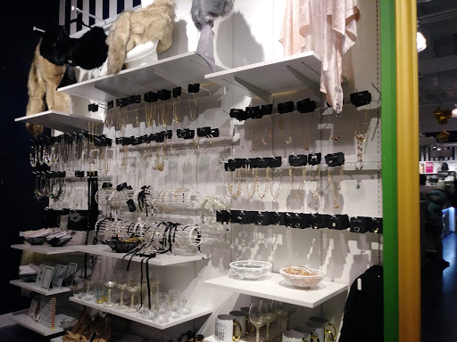 Fashion Accessories Store «Charming Charlie», reviews and photos, 1512 Stone Hill Dr, Pflugerville, TX 78660, USA