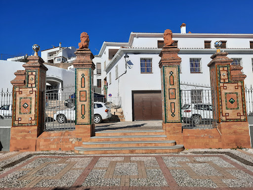 Paseo De Los Alcaldes José Navarro Y Andrés Pascual, Patio de juegos en Zufre,Huelva