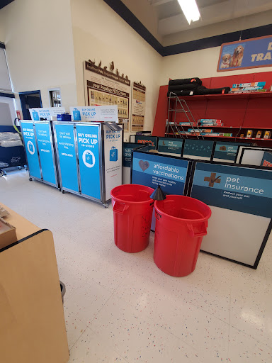 Pet Supply Store «Petco Animal Supplies», reviews and photos, 3717 S Meridian, Puyallup, WA 98373, USA