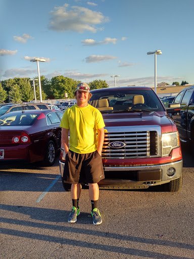 Used Car Dealer «Suburban Ford of Sterling Heights Used Car Super Center», reviews and photos, 40552 Van Dyke, Sterling Heights, MI 48313, USA