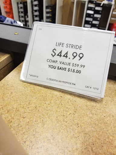 Shoe Store «DSW Designer Shoe Warehouse», reviews and photos, 44590 Ford Rd, Canton, MI 48187, USA