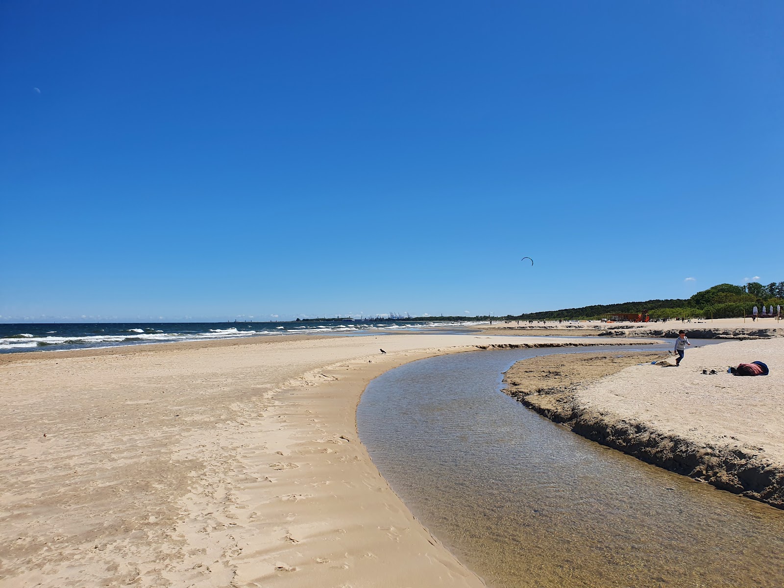 Jelitkowo Beach II的照片 带有碧绿色水表面