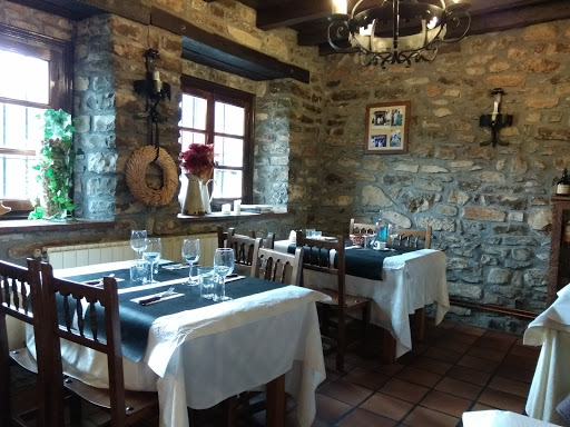 Restaurante Bar El Trébol - C. Enmedio, 8, 09580 Villasana de Mena, Burgos, España