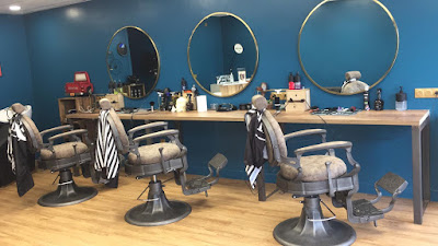 AU SALON BARBER EGLY ARPAJON à Égly