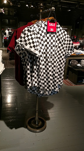 Clothing Store «Hollister Co.», reviews and photos, 160 N Gulph Rd #2045, King of Prussia, PA 19406, USA