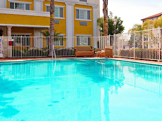 Holiday Inn Express & Suites Garden Grove-Anaheim South, an IHG Hotel