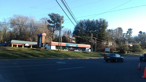 Thrift Store «Rescue Mission Thrift Store», reviews and photos, 1078 Tunnel Rd, Asheville, NC 28805, USA