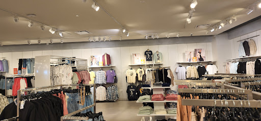 Clothing Store «F21 RED», reviews and photos, 620 Centerview Blvd, Kissimmee, FL 34741, USA