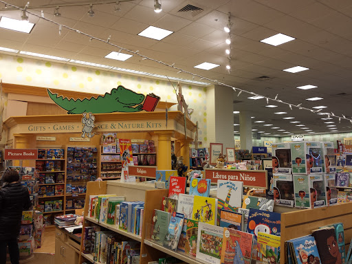 Book Store «Barnes & Noble», reviews and photos, 96 Derby St, Hingham, MA 02043, USA