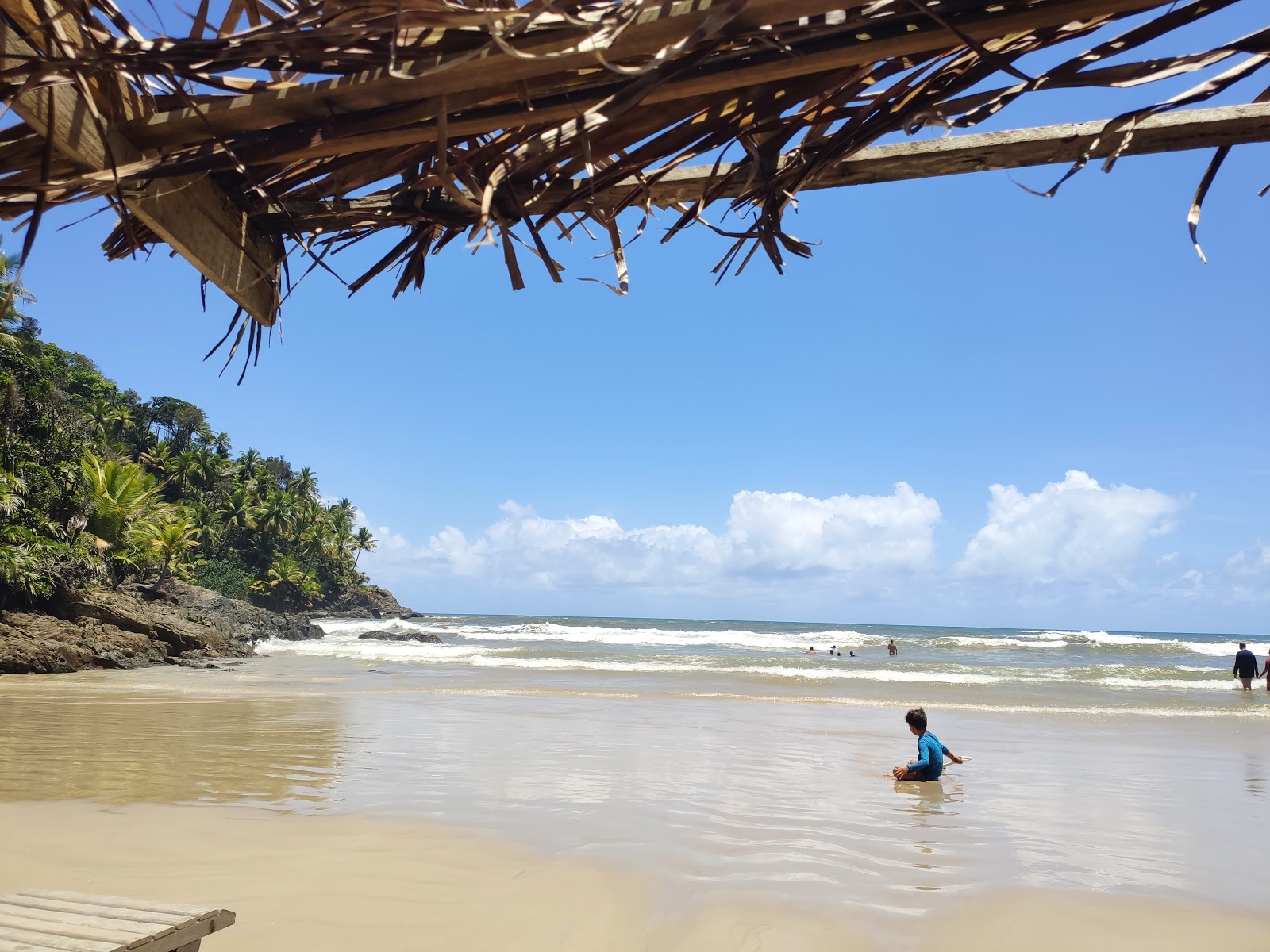 Praia do Havaizinho的照片 背靠悬崖