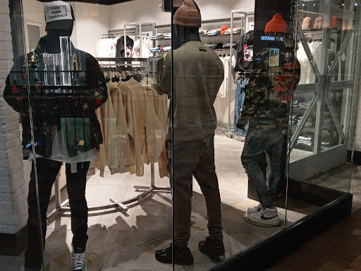 Department Store «Saks Fifth Avenue», reviews and photos, 26100 Cedar Rd, Beachwood, OH 44122, USA