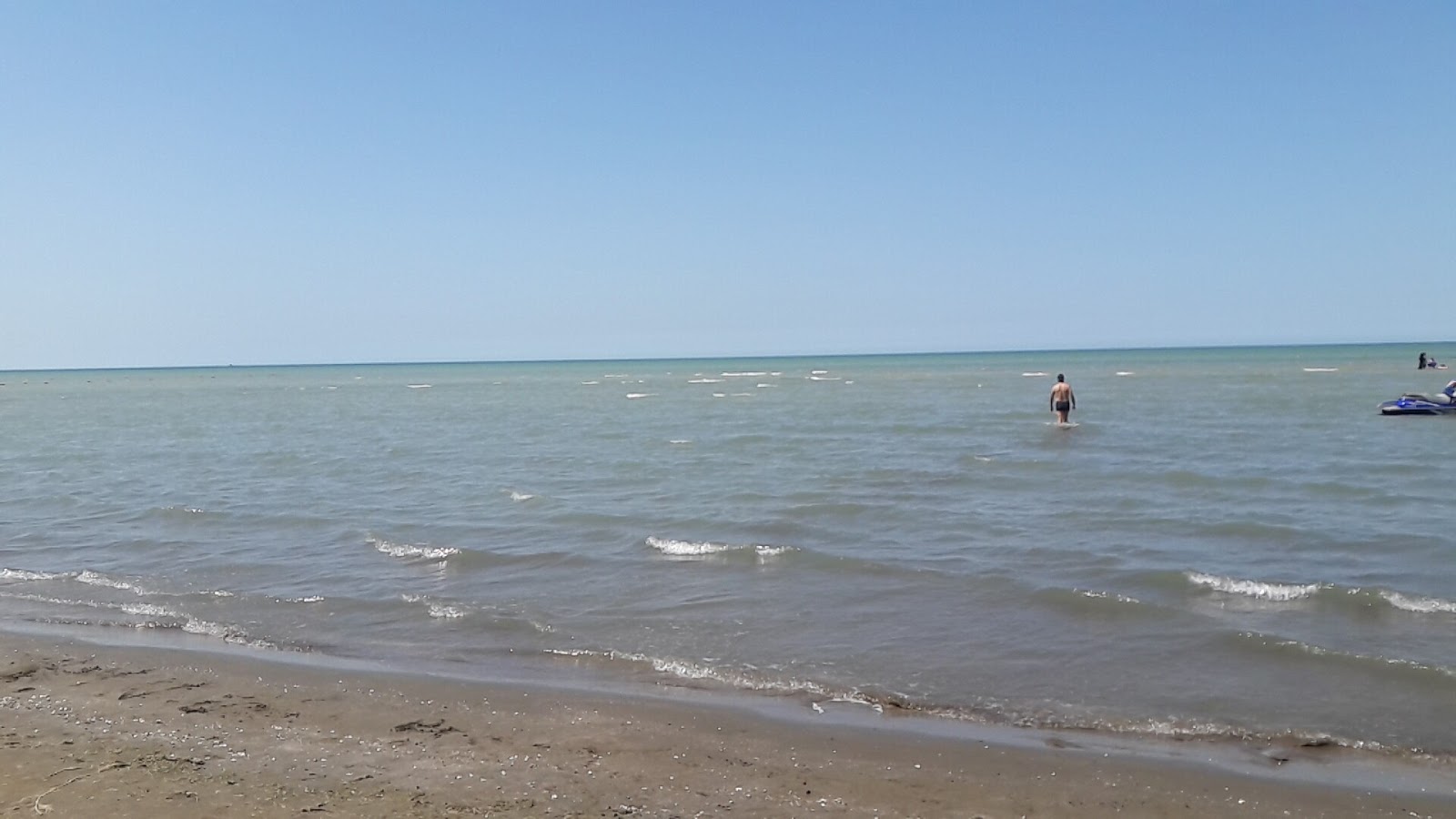 Photo de Novxani Cimerliyi avec sable lumineux de surface