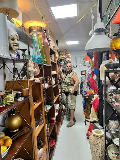 Thrift Store «OddBalls Nifty Thrift», reviews and photos, 530 NE 13th St, Fort Lauderdale, FL 33304, USA