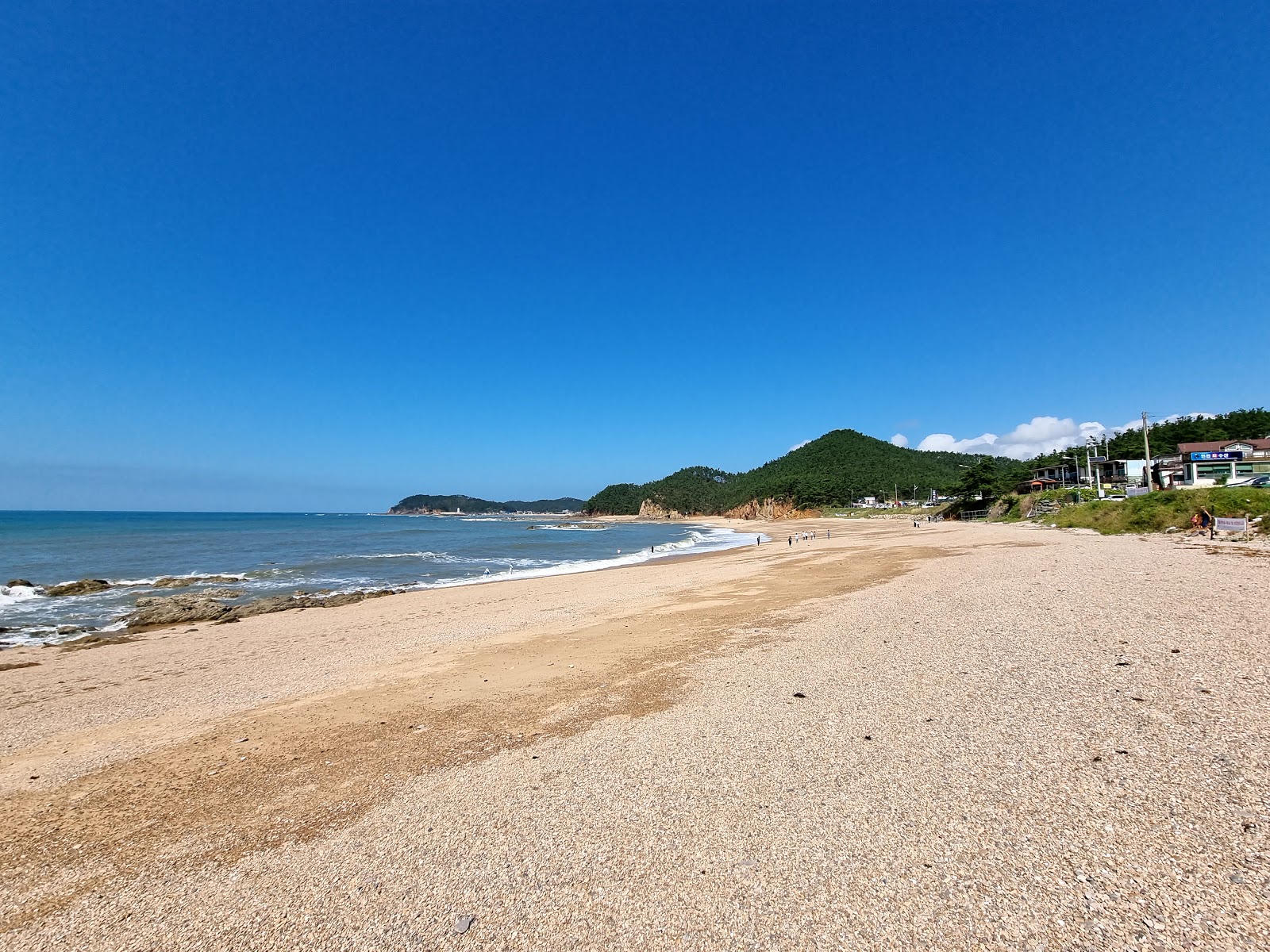 Foto van Padori Beach met lichte fijne kiezelsteen oppervlakte