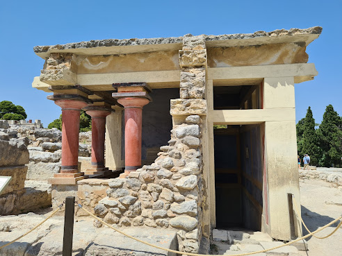 Knossos Palace by null
