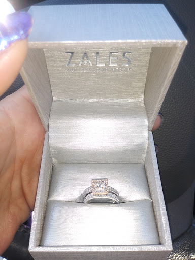 Jewelry Store «Zales», reviews and photos, 23000 Eureka Rd, Taylor, MI 48180, USA