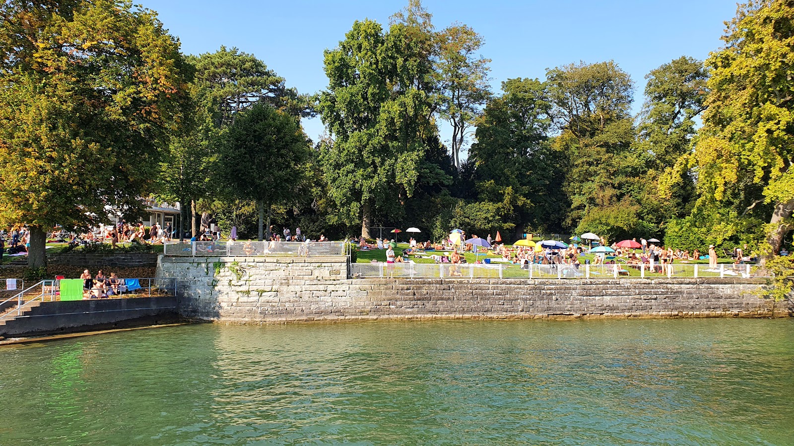 Foto van Lindenhofbad met een rechte kustlijn