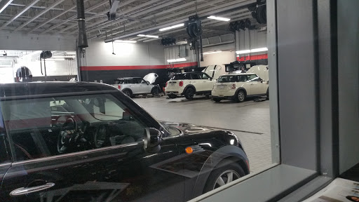 Used Car Dealer «MINI of Portland», reviews and photos, 9134 SW Canyon Rd, Portland, OR 97225, USA