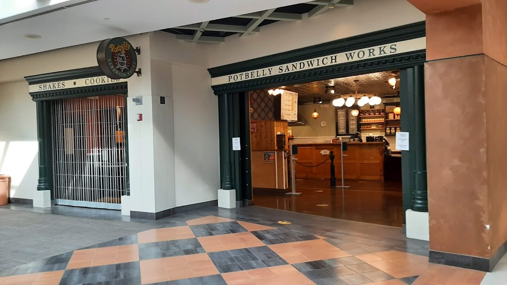 Potbelly Sandwich shop in Saint Paul 55101