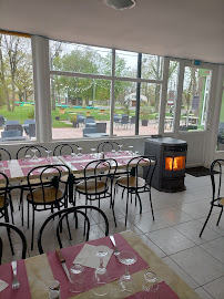 Atmosphère du Restaurant français Les Terrasses de l'Ile à Bannay - n°6