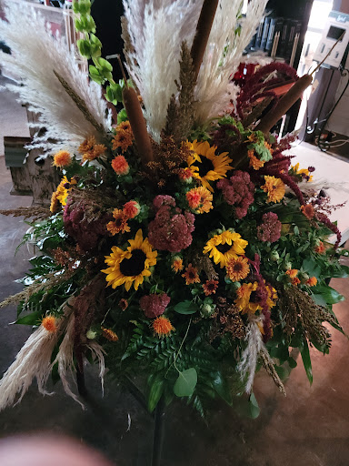 Florist «Sharp Floral & Gifts», reviews and photos, 584 Broadway Ave, New Johnsonville, TN 37134, USA