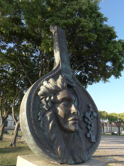 Estatua Homenaje Fado Amalia
