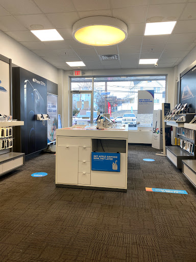 Cell Phone Store «AT&T Authorized Retailer», reviews and photos, 89 River Dr, Garfield, NJ 07057, USA