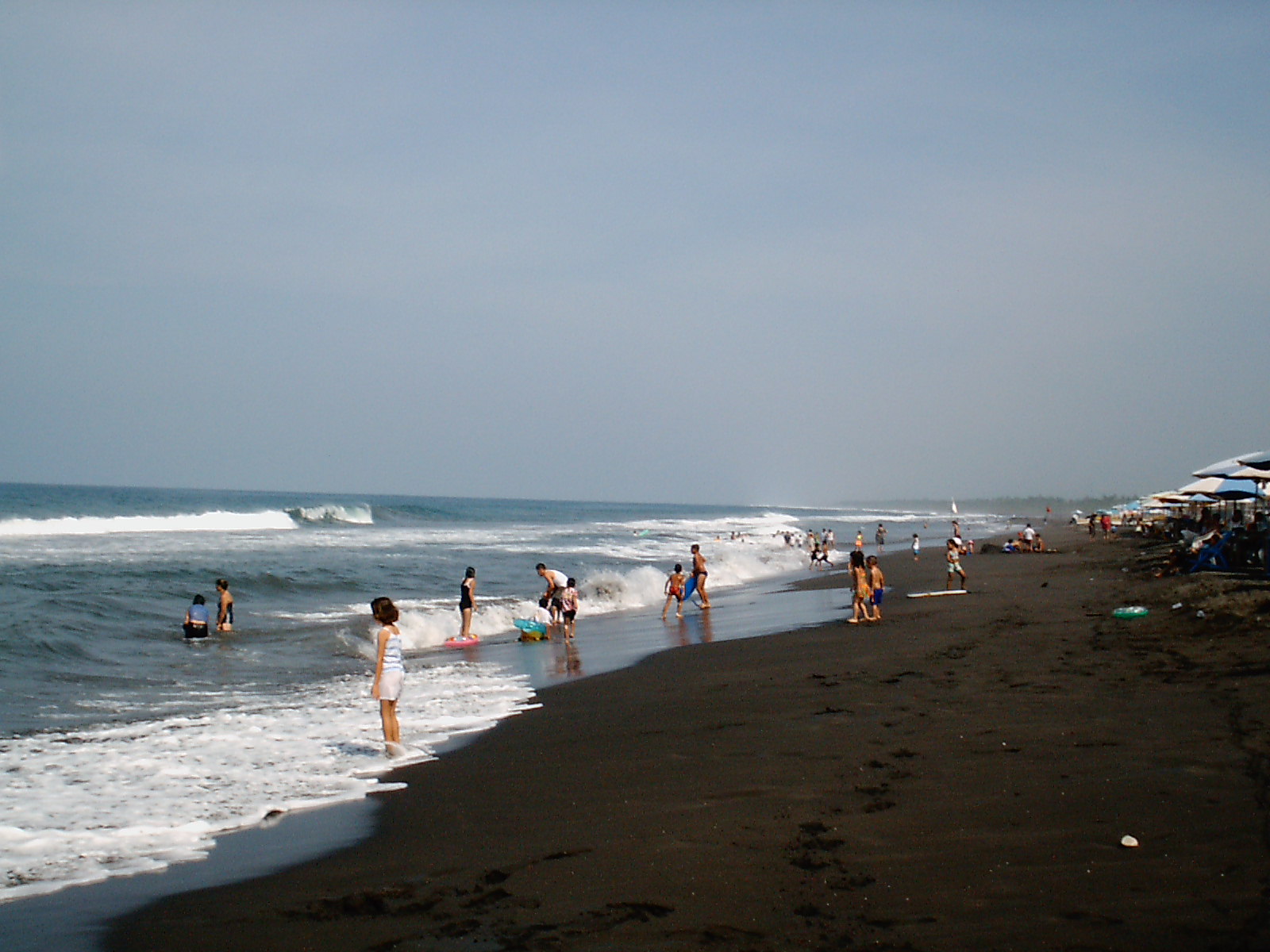 Playa de Cuyutlan的照片 带有棕沙表面