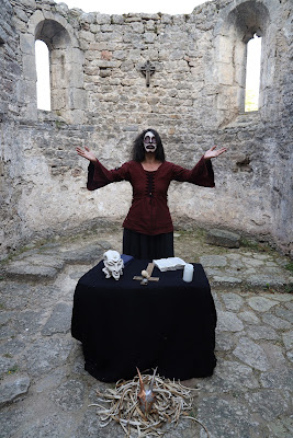 LOU MYSTERI LE SANG MAUDIT à Hures-la-Parade