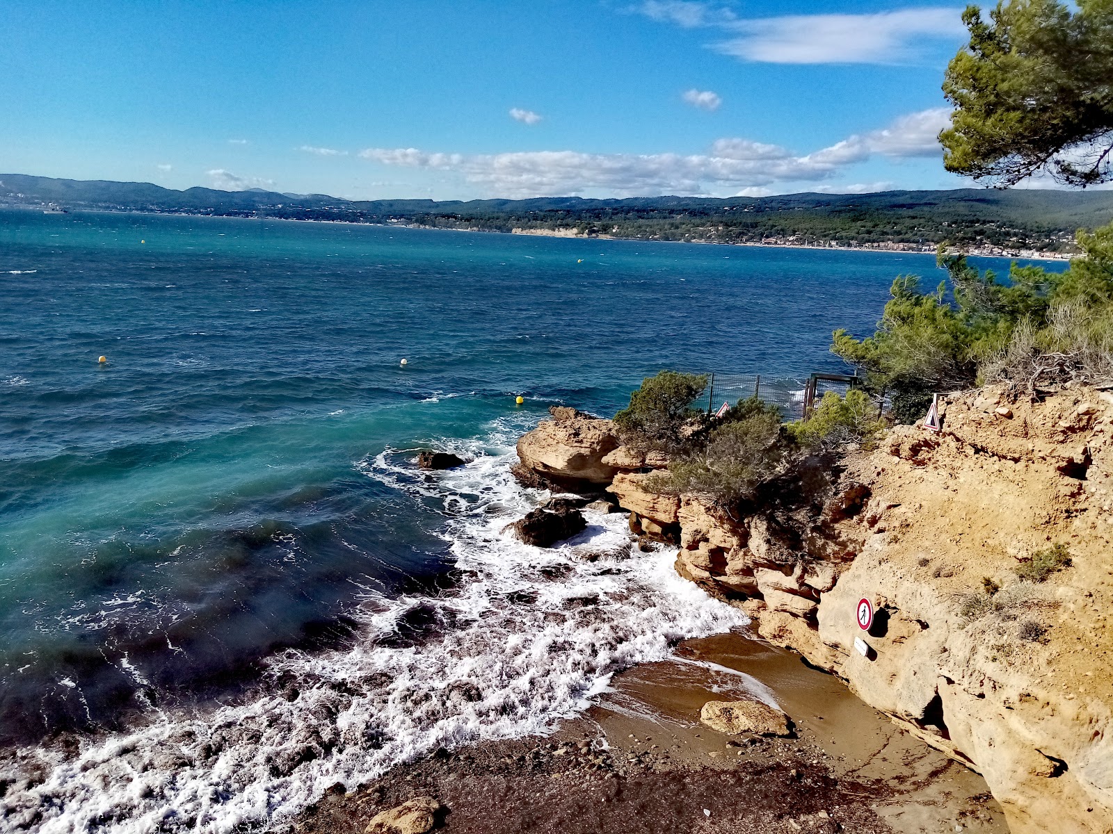 Photo de Plage de La Rainette avec sable gris avec caillou de surface