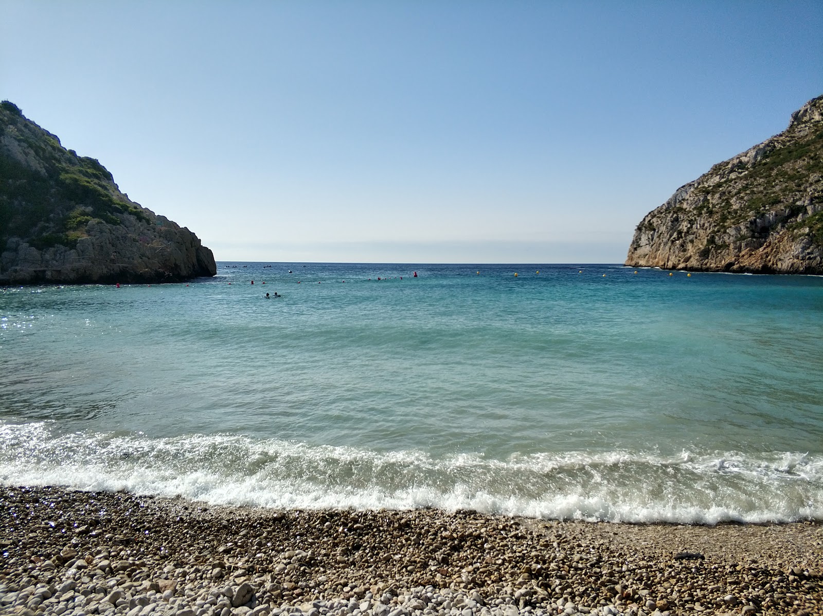 Foto von Granadella Strand mit kleine bucht