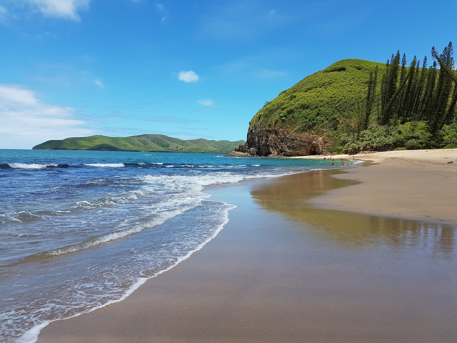 Baie des tortues beach (Bourrail, South Province) on the map with