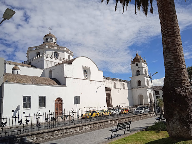 Catedral Católica de Latacunga - Parroquia Eclesiástica San Vicente Mártir q