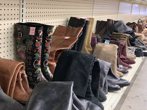 Thrift Store «Hope of The Valley Thrift Store», reviews and photos, 19379 Soledad Canyon Rd, Canyon Country, CA 91351, USA